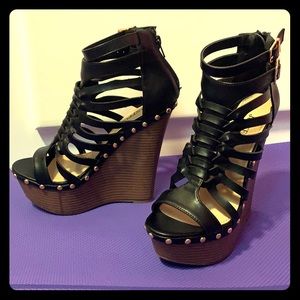 Strap wedges